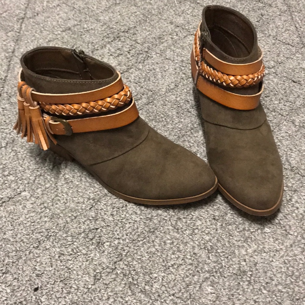 Tan & brown JustFab booties w/ rope detail.Sz 7.5